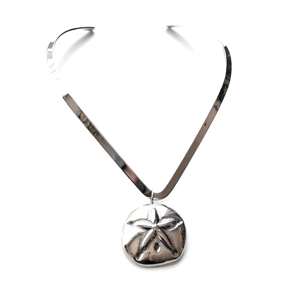 Silver Plated Necklace with Silver Sand Dollar Pendant/Brooch - Picture 9 of 13